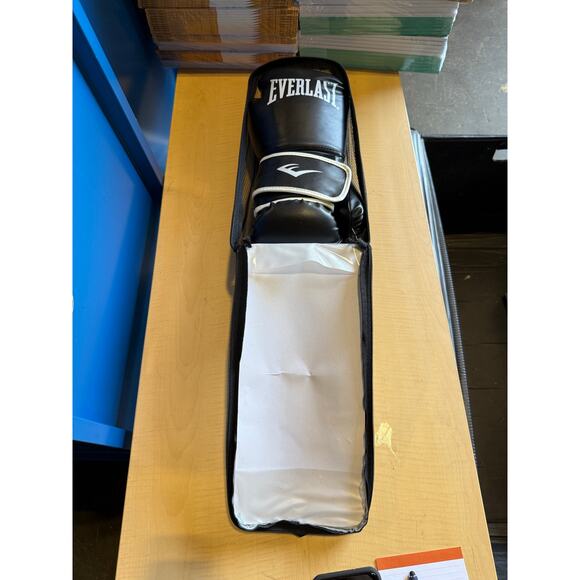 Everlast Core Training Boxing Gloves Set - Size L/XL - Picture 5 of 9